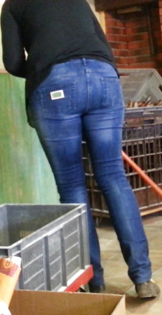 25P My boss face and upskirt