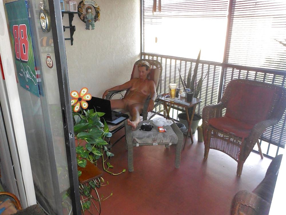 19P Sexy Cyber-Babe Lisa on the Balcony 3!