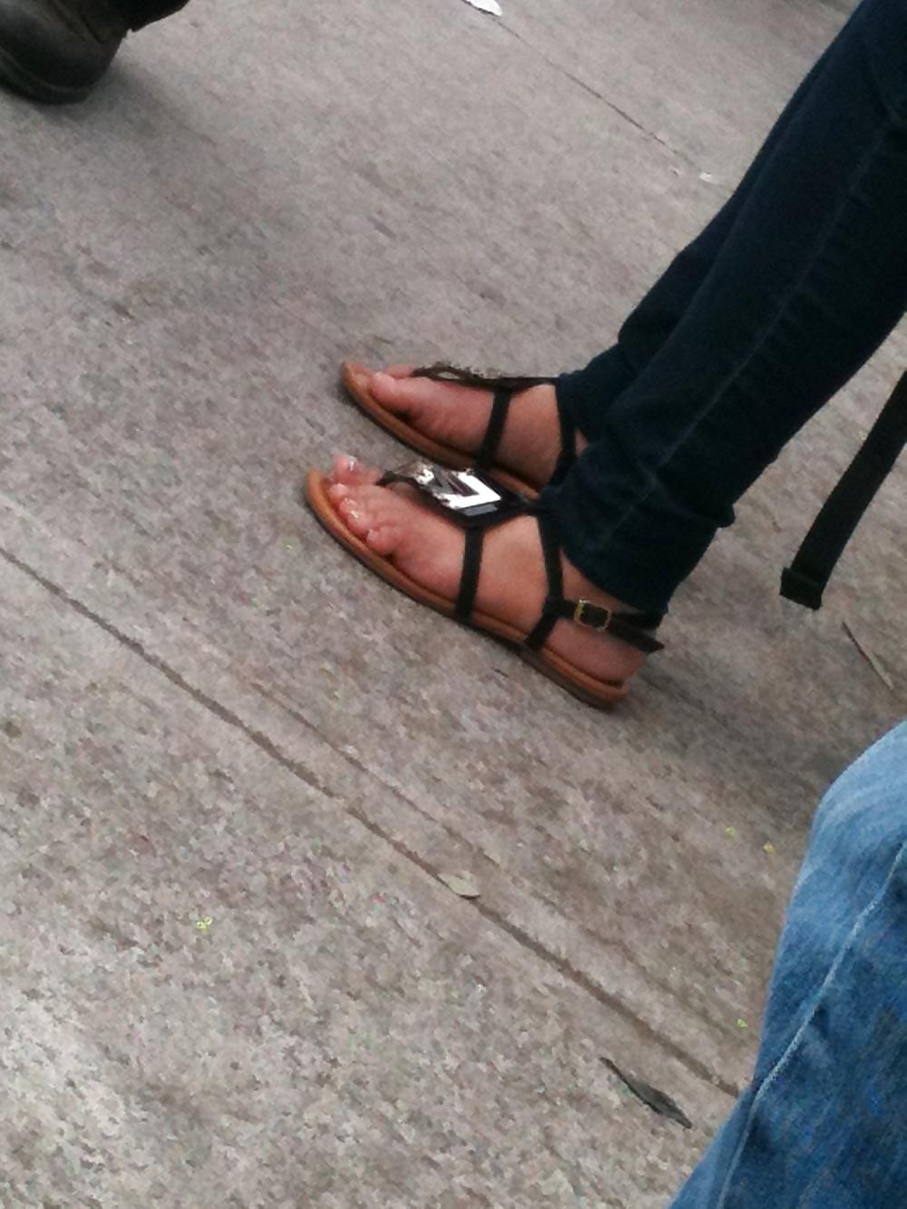 25P Feet on the street IV