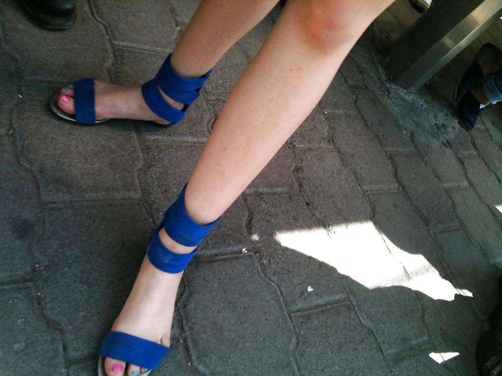 25P Feet on the street IV