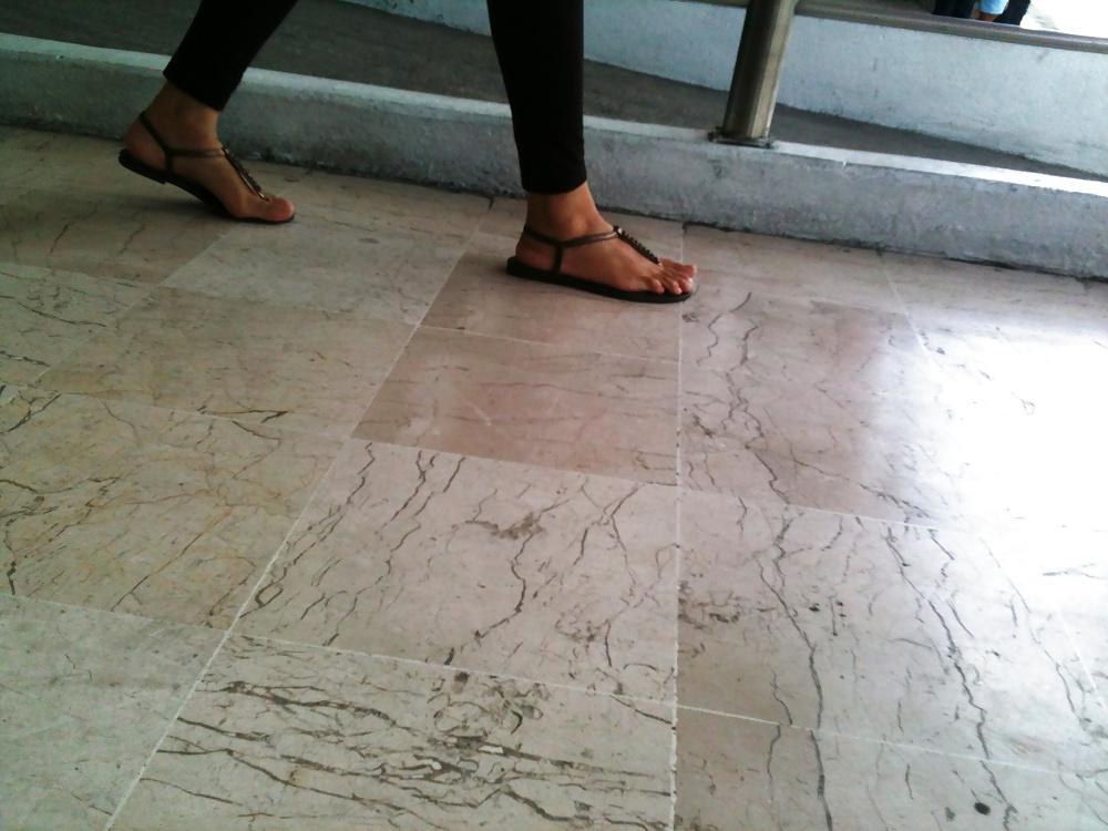 25P Feet on the street IV