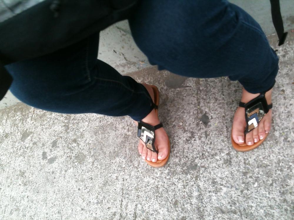 25P Feet on the street IV