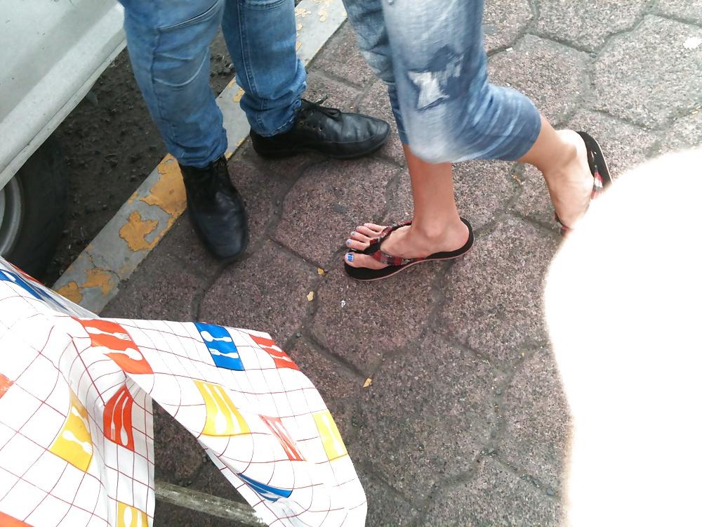 25P Feet on the street IV
