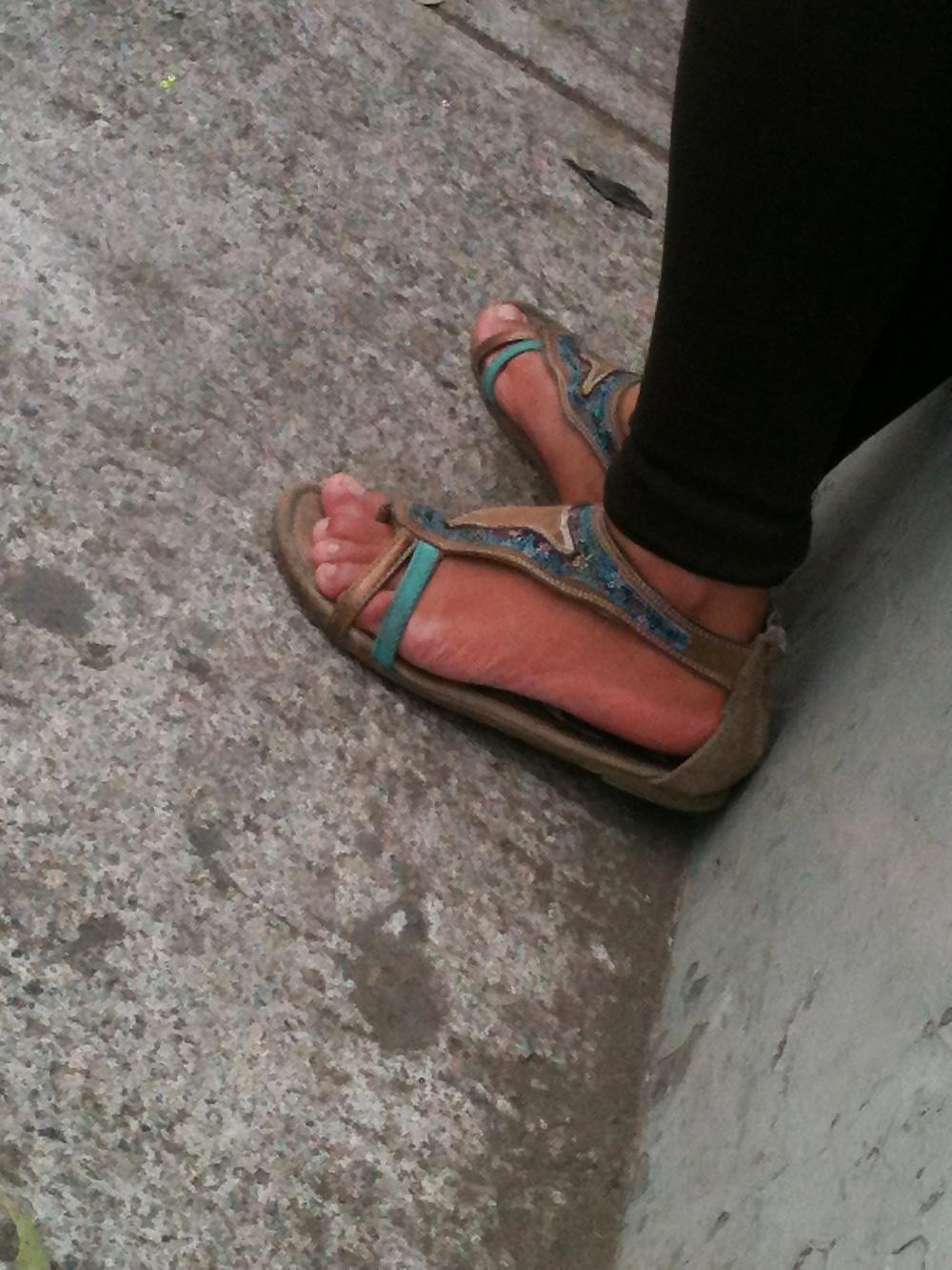 25P Feet on the street IV