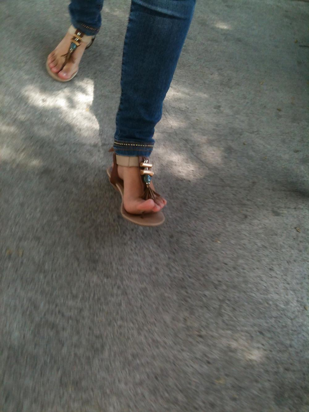 25P Feet on the street IV