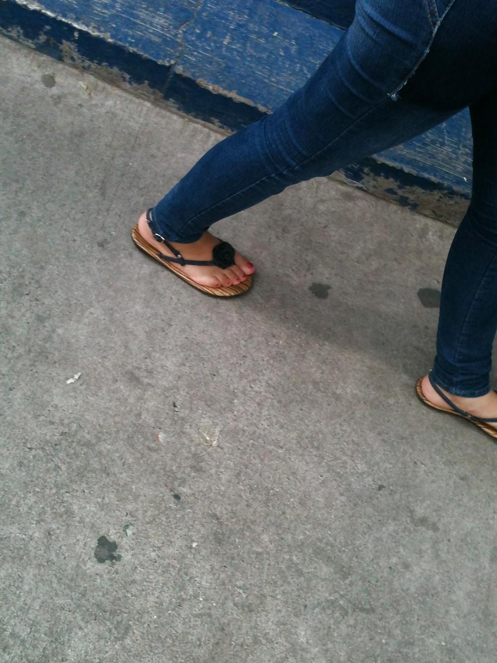 25P Feet on the street IV