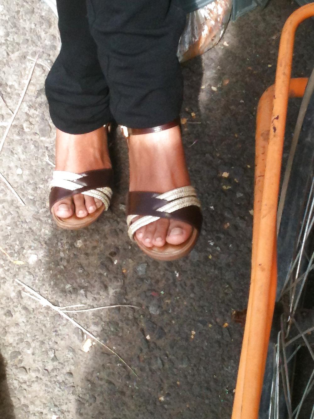 25P Feet on the street IV
