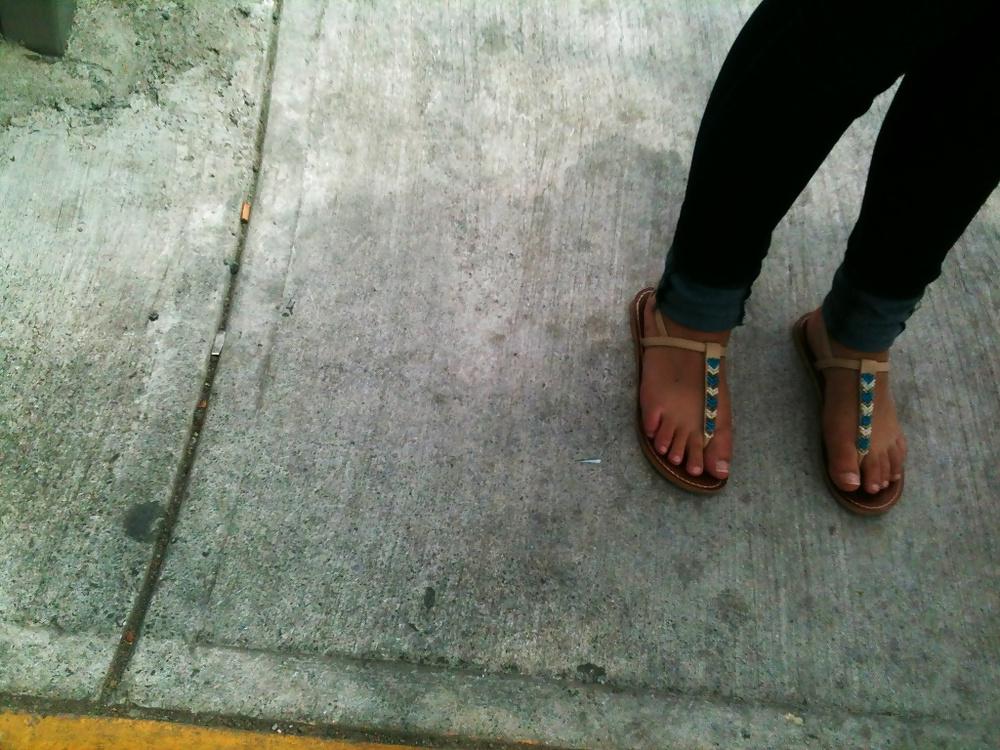 25P Feet on the street IV