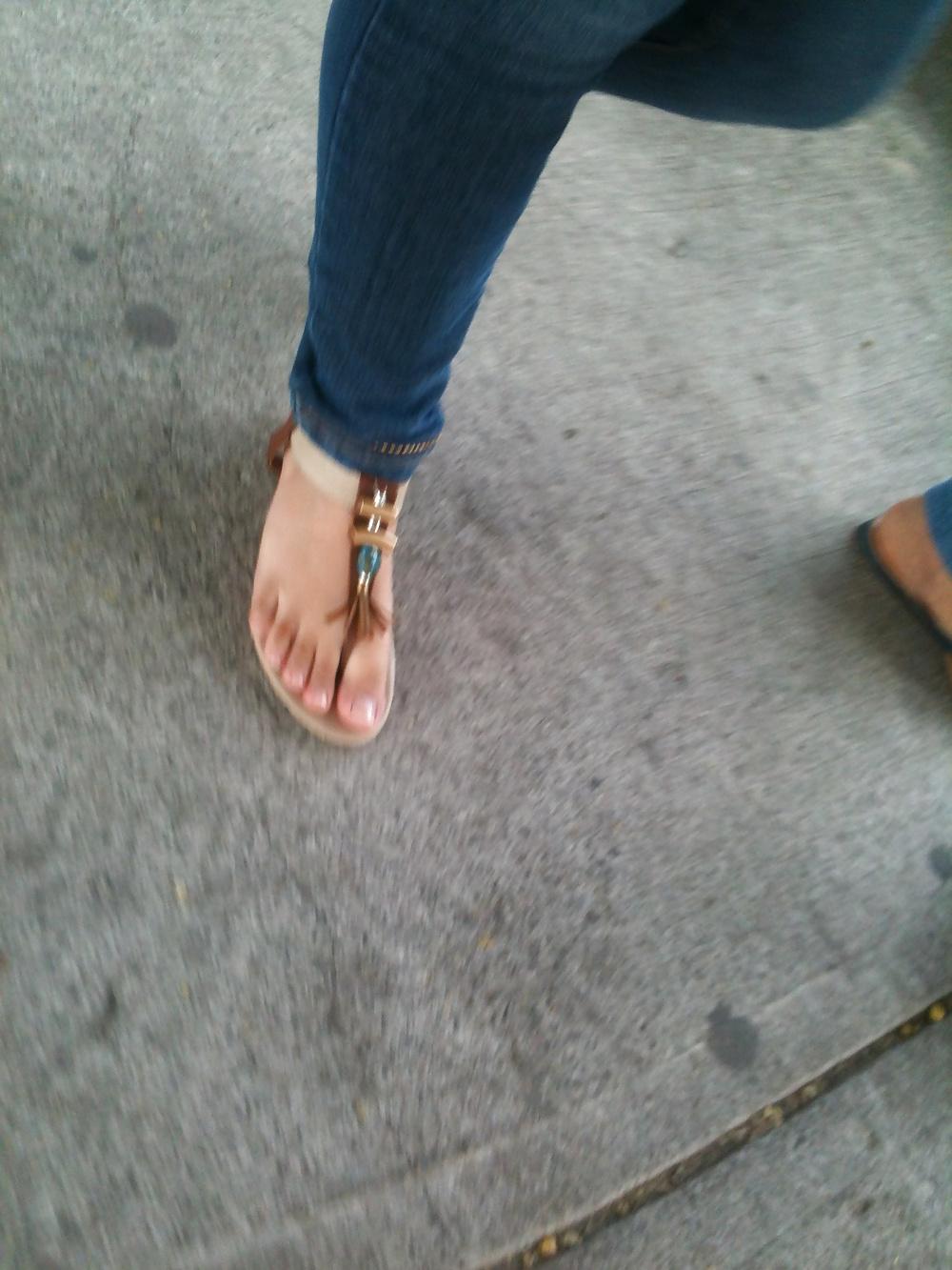 25P Feet on the street IV