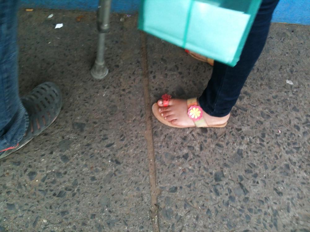 25P Feet on the street IV