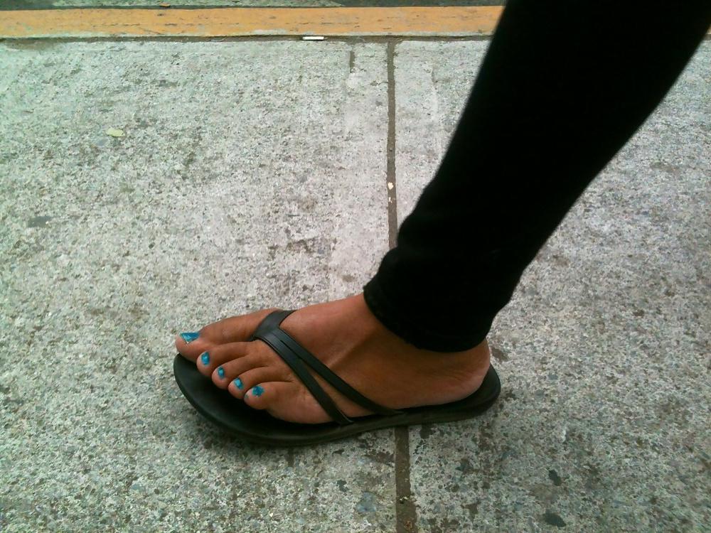 25P Feet on the street IV