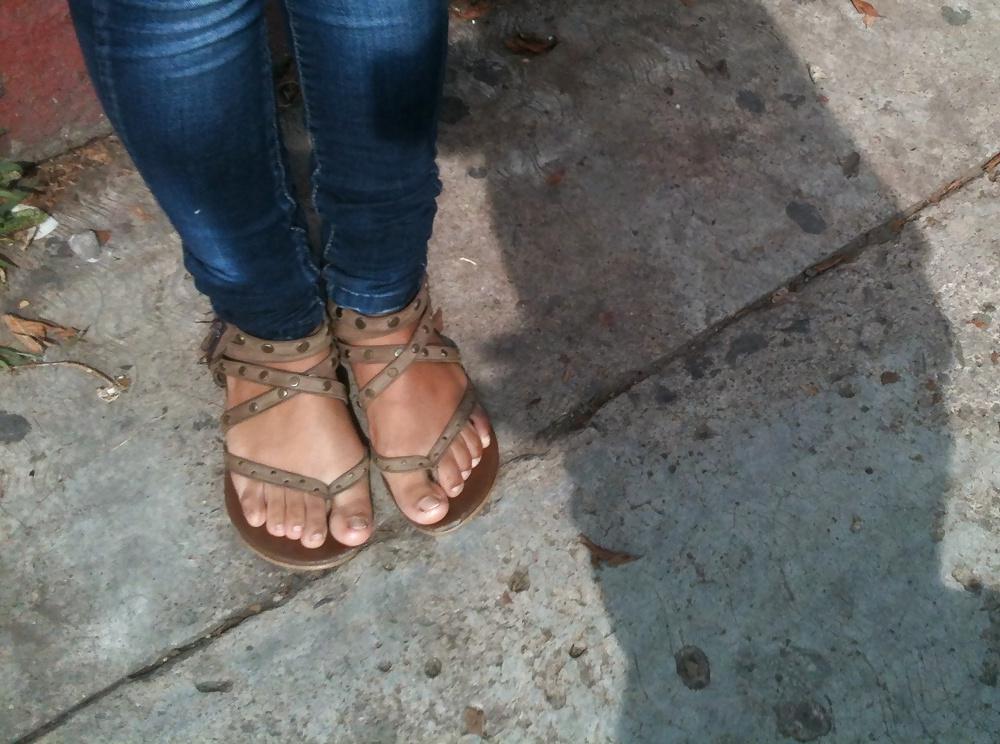 25P Feet on the street IV