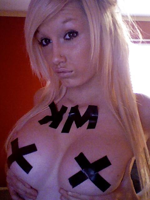 25P Emo-Chicks 3