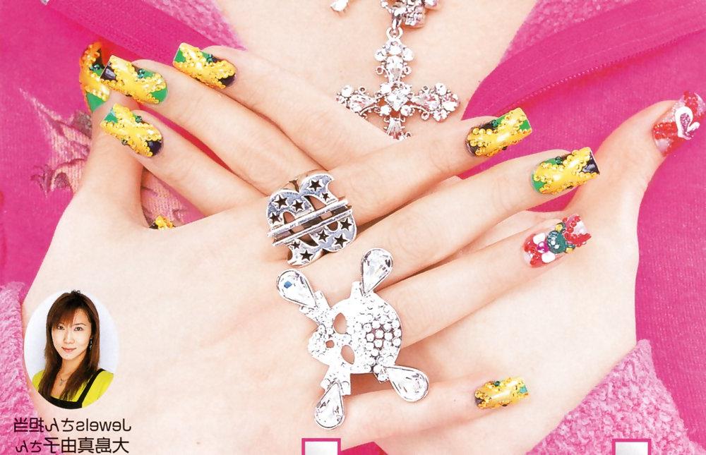 25P Sexy girls from Japanese mags Nail Max 2005 Spring