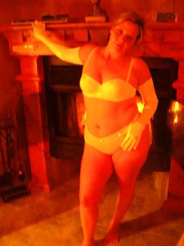 24P Sexy plump wife