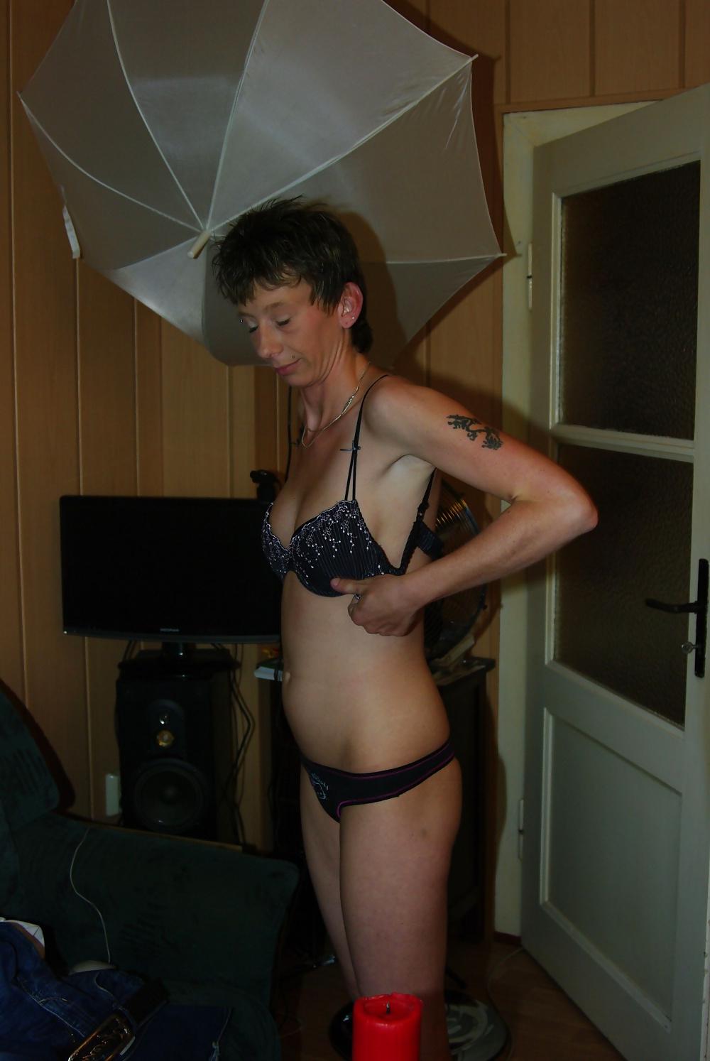 25P German milf voyeur white shirt