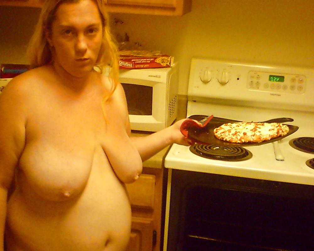 16P Me making pizza naked 