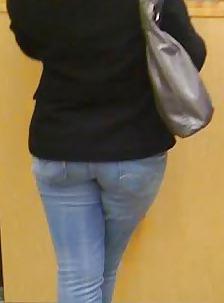 25P Candid Booty !