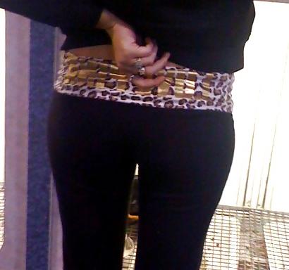 25P Candid Booty !