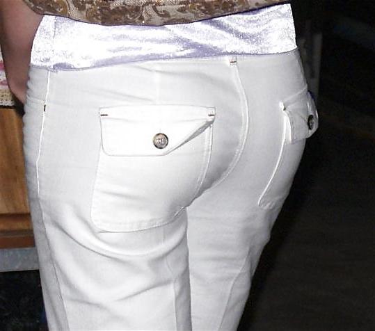 25P Candid Booty !