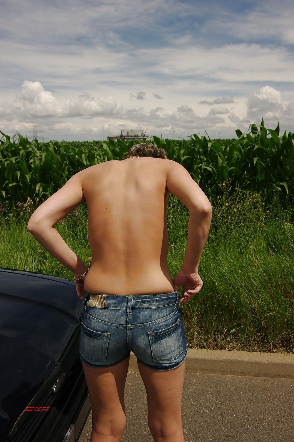 25P German topless in jeans on street