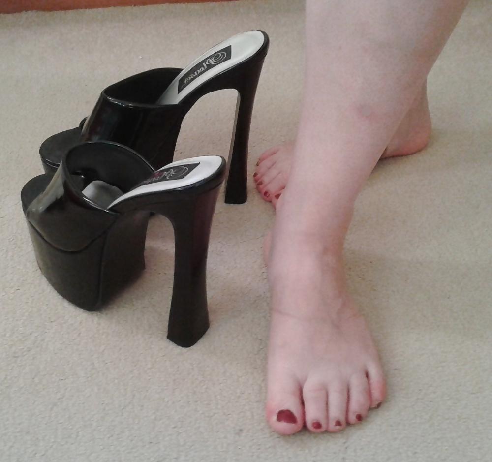 25P Black platform mules and strap-on