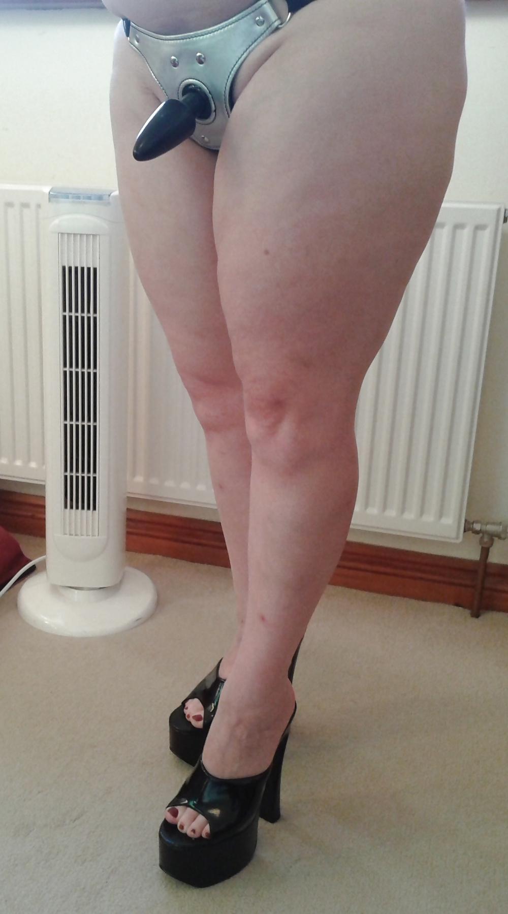 25P Black platform mules and strap-on