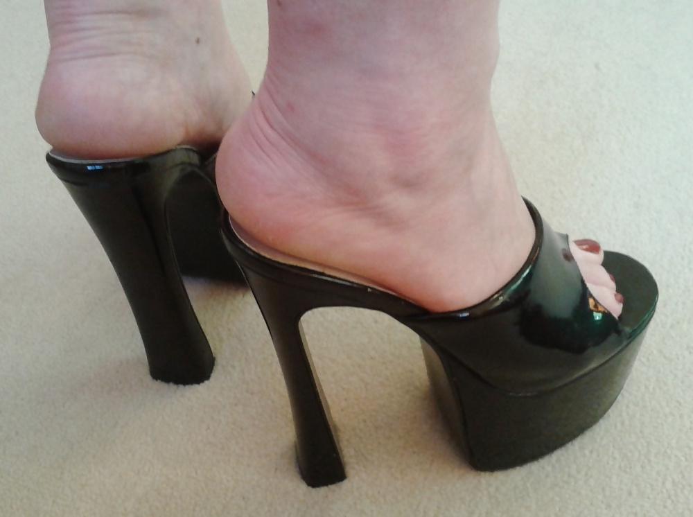 25P Black platform mules and strap-on