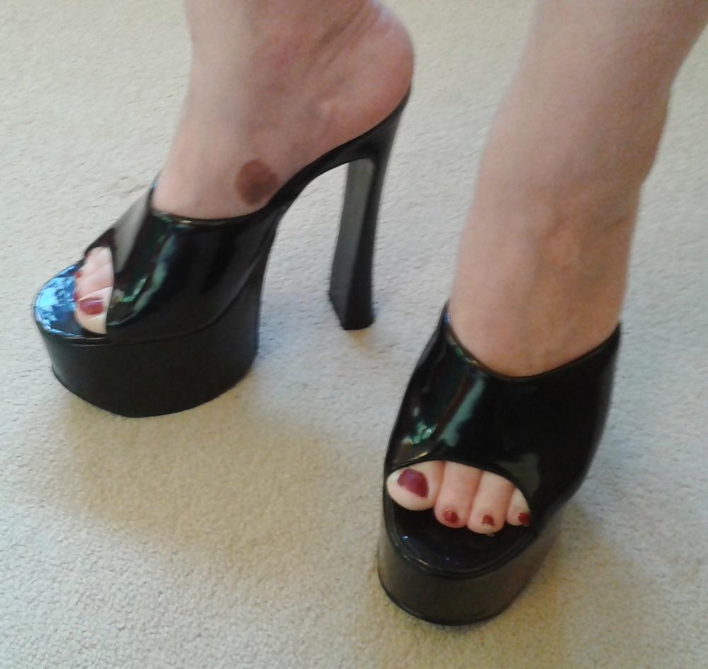 25P Black platform mules and strap-on