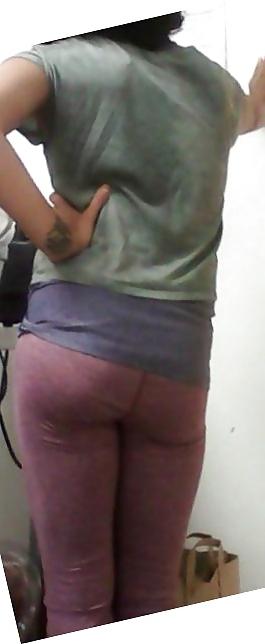 8P Tight latina booty in yoga pants