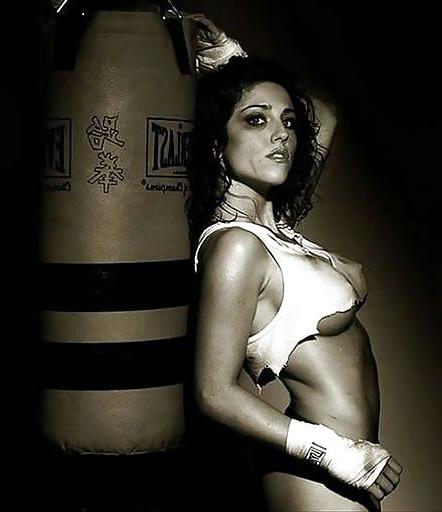16P BIG BOOBS BOXER