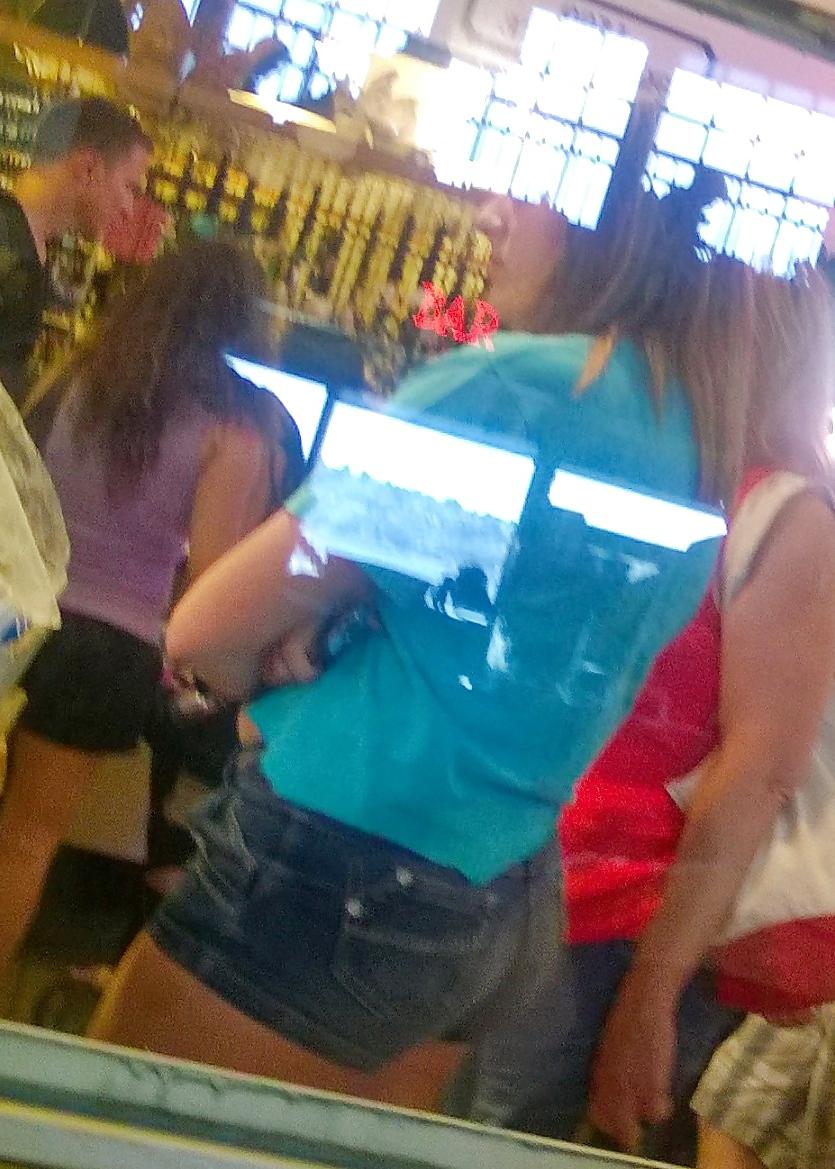 8P Candid shots of young pawgs in tight booty shorts 