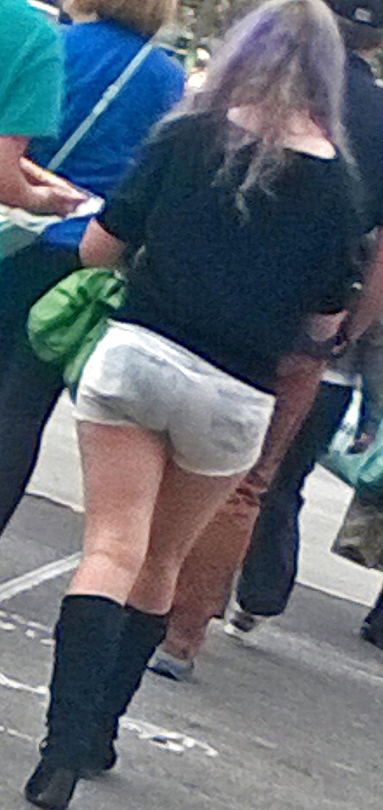 8P Candid shots of young pawgs in tight booty shorts 