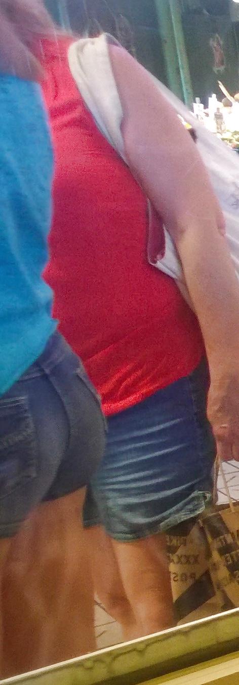 8P Candid shots of young pawgs in tight booty shorts 