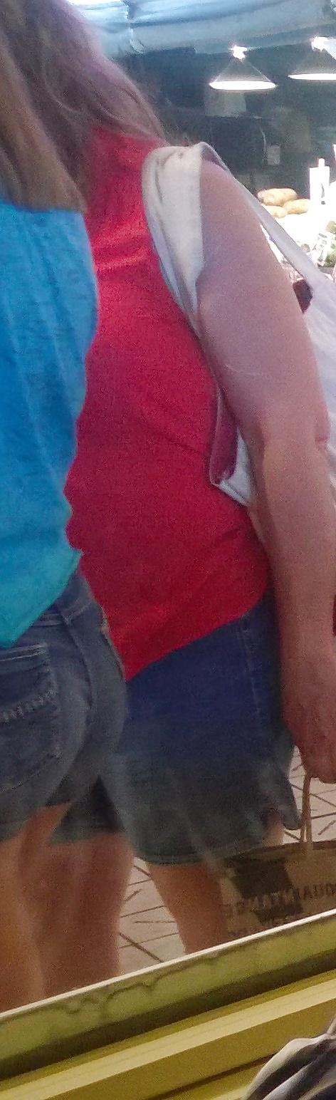 8P Candid shots of young pawgs in tight booty shorts 
