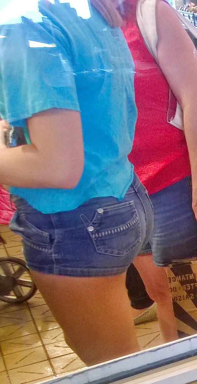 8P Candid shots of young pawgs in tight booty shorts 