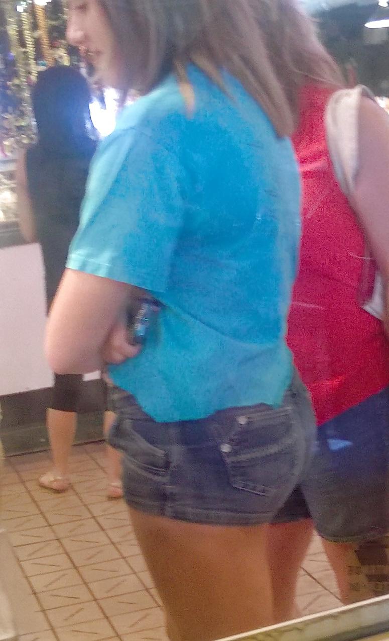 8P Candid shots of young pawgs in tight booty shorts 