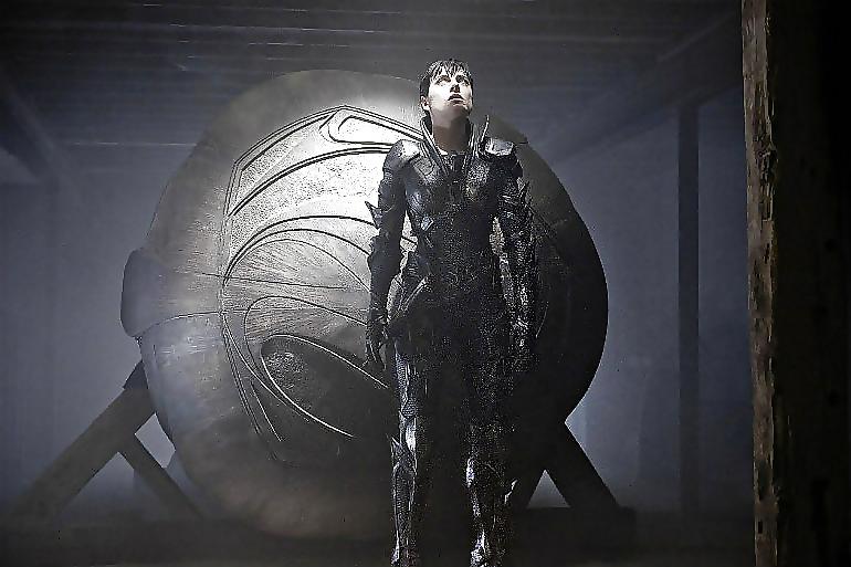 25P Antje Traue collection