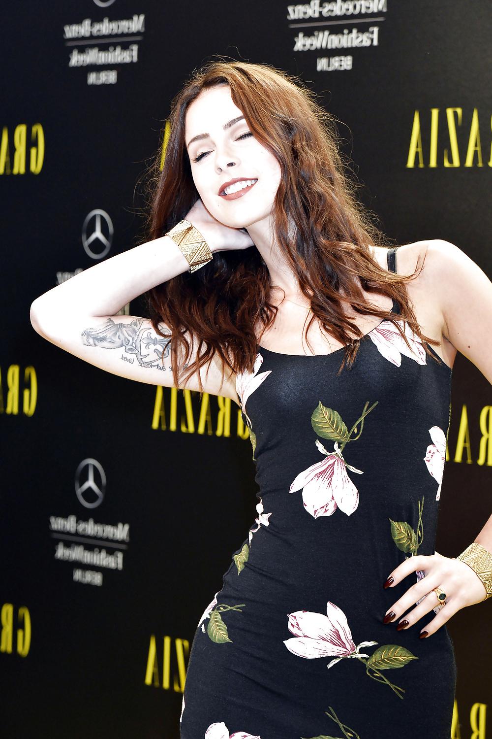 25P Lena Meyer-Landrut  SEXY Kleid u. GEILE HEELS!!!