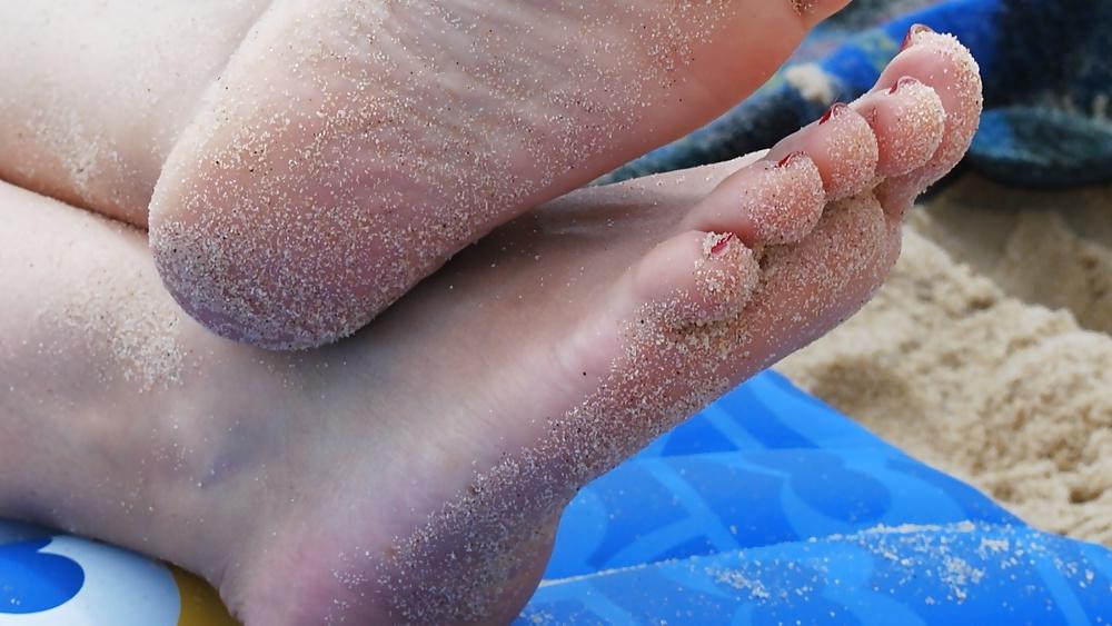 13P CLOSE UP FEET