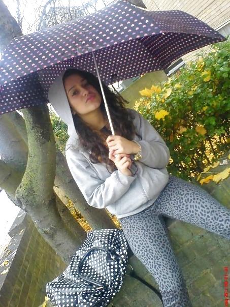 25P Ragazza in leggings 
