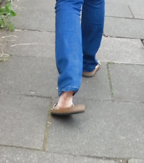 4P Random milf feet on street 