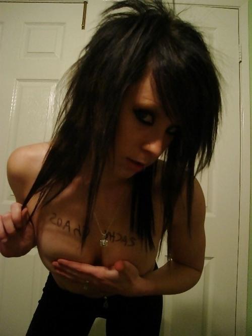 12P Freche Brust EMO TEEN