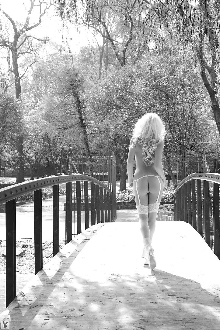 25P Black and White Erotic 006
