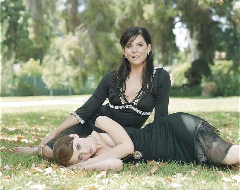 25P Lauren Graham & Alexis Bledel