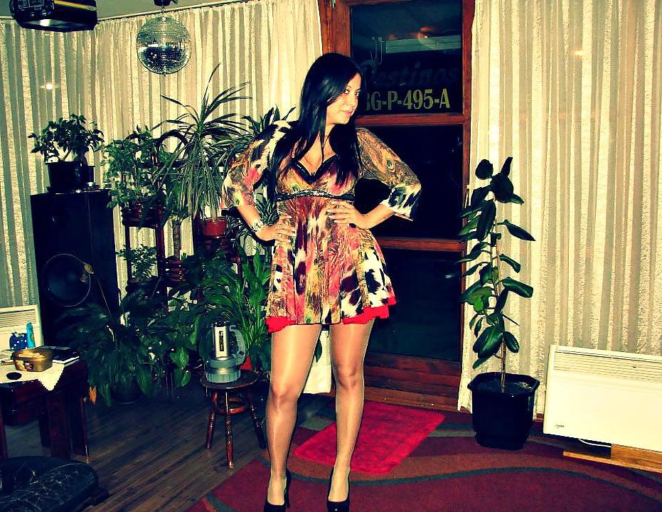25P Teen Girls, Young Ladies and Matures in Pantyhose