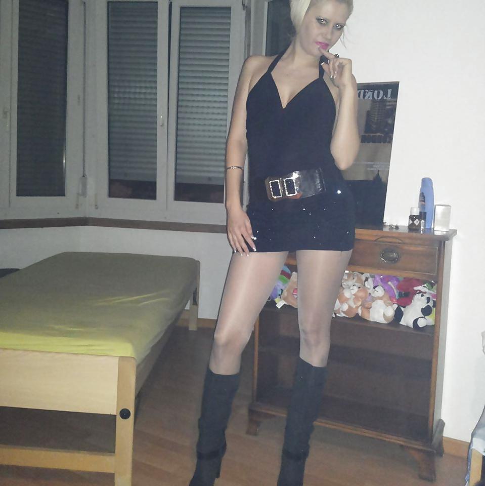 25P Teen Girls, Young Ladies and Matures in Pantyhose