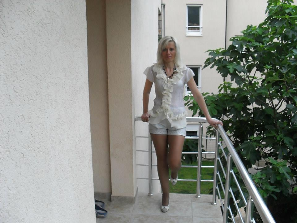 25P Teen Girls, Young Ladies and Matures in Pantyhose
