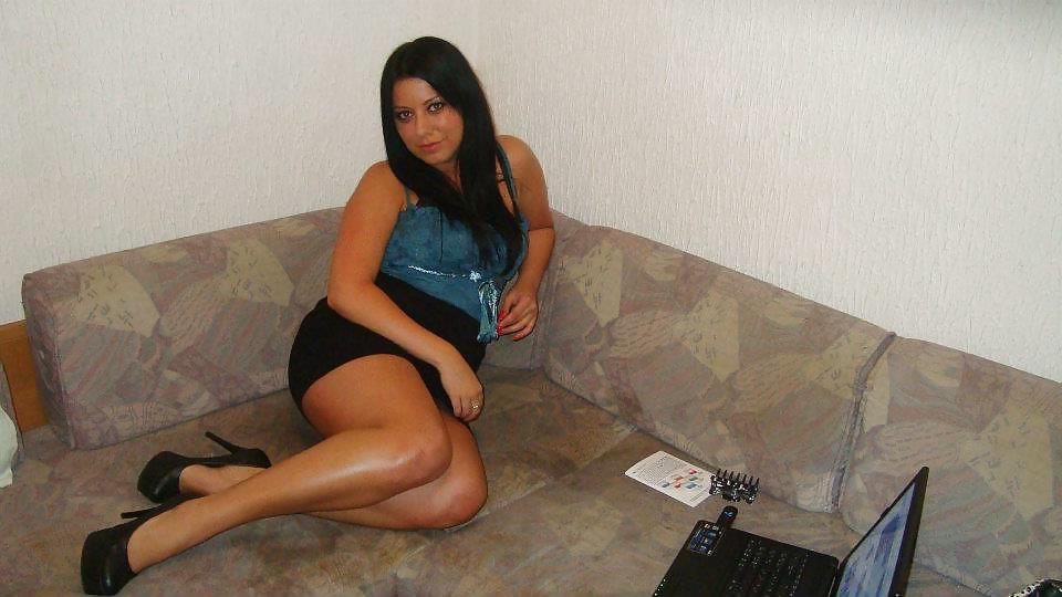 25P Teen Girls, Young Ladies and Matures in Pantyhose