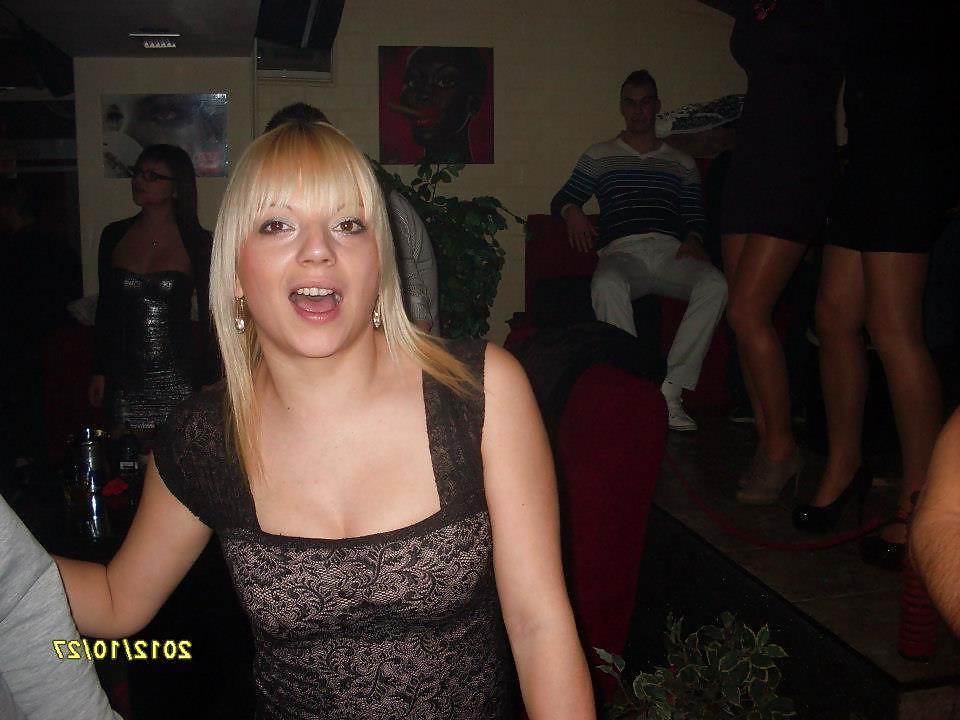 25P Teen Girls, Young Ladies and Matures in Pantyhose